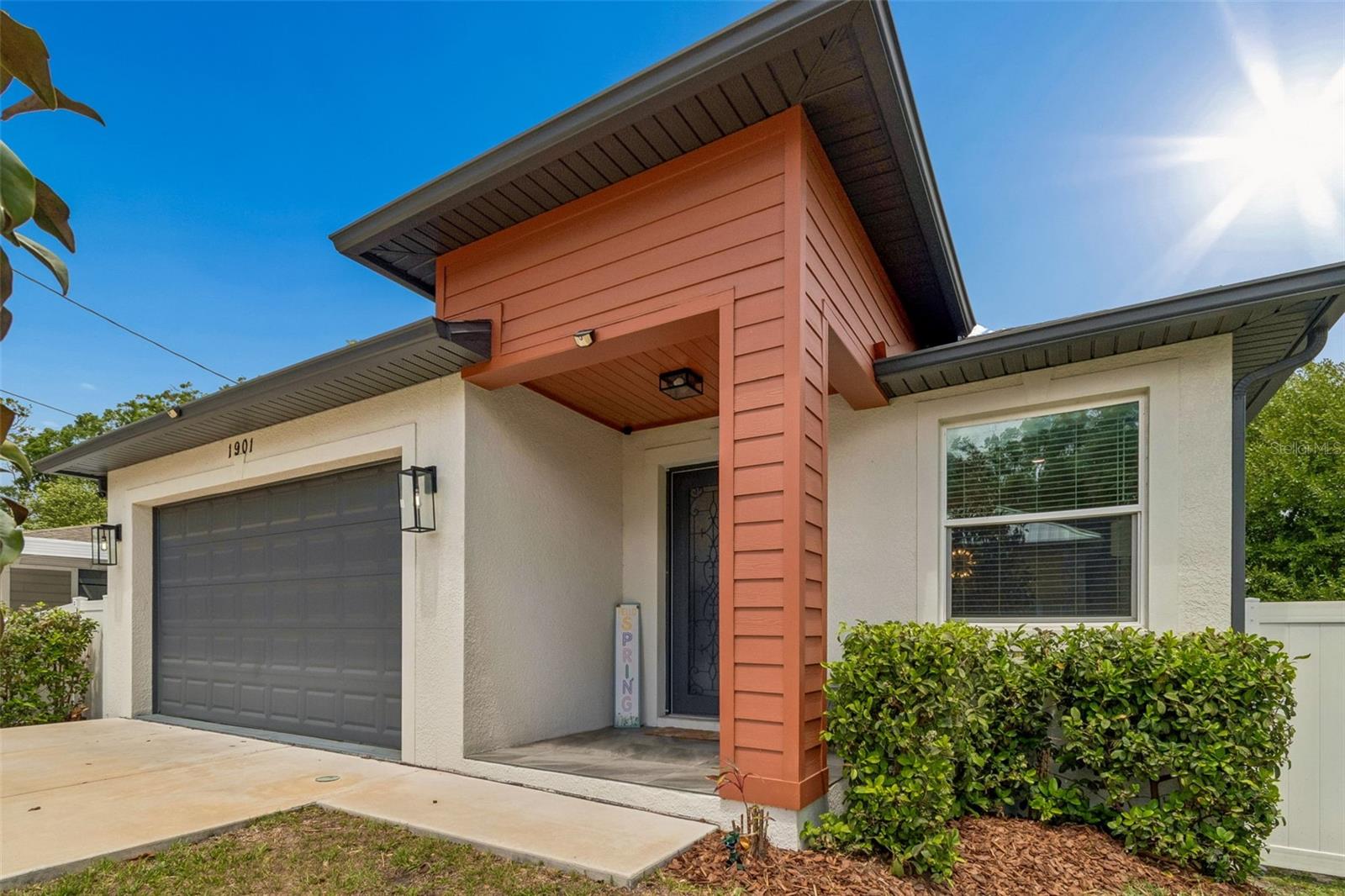 1901 W CLUSTER AVE, TAMPA, FL — photo 2