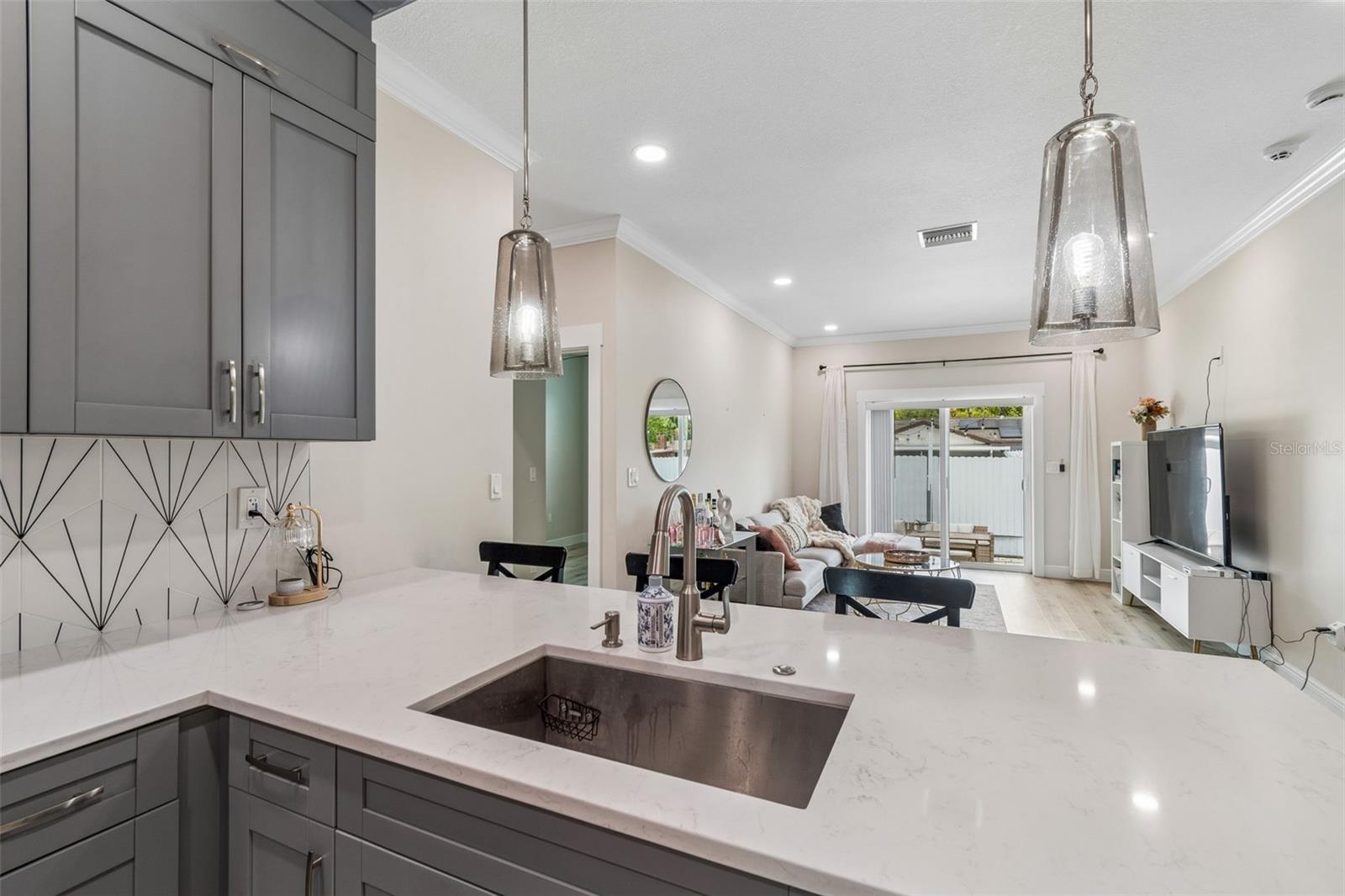 1901 W CLUSTER AVE, TAMPA, FL — photo 22