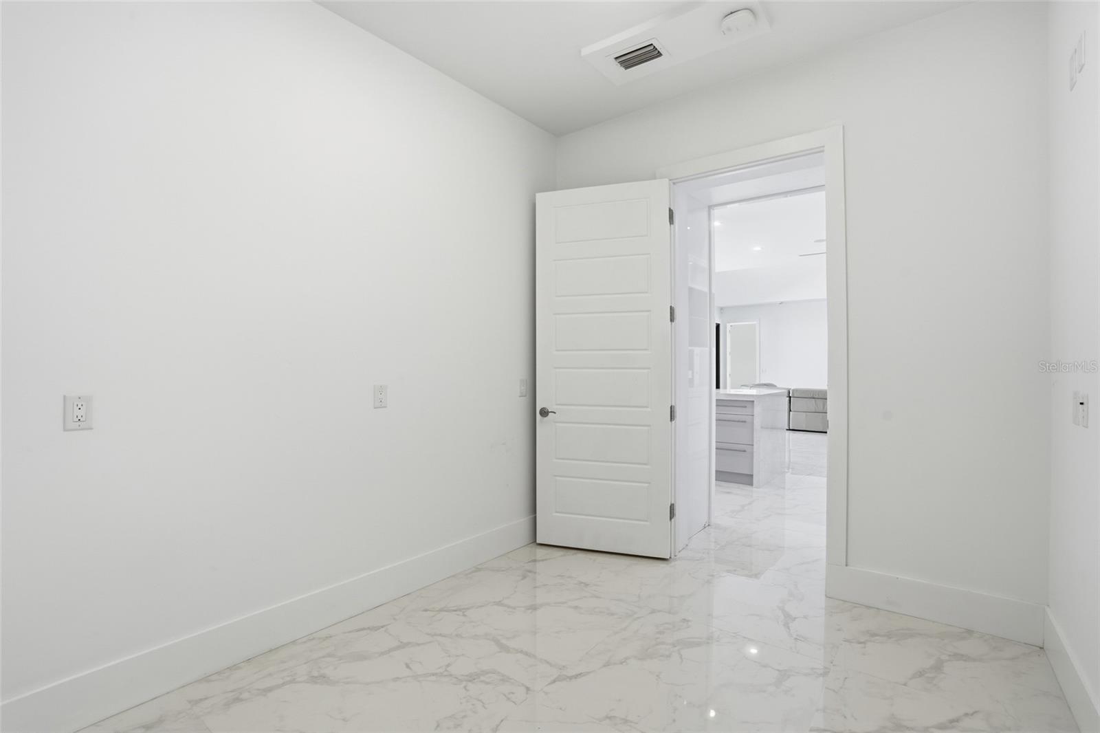 5735 RIVERSIDE DR, CAPE CORAL, FL — photo 18