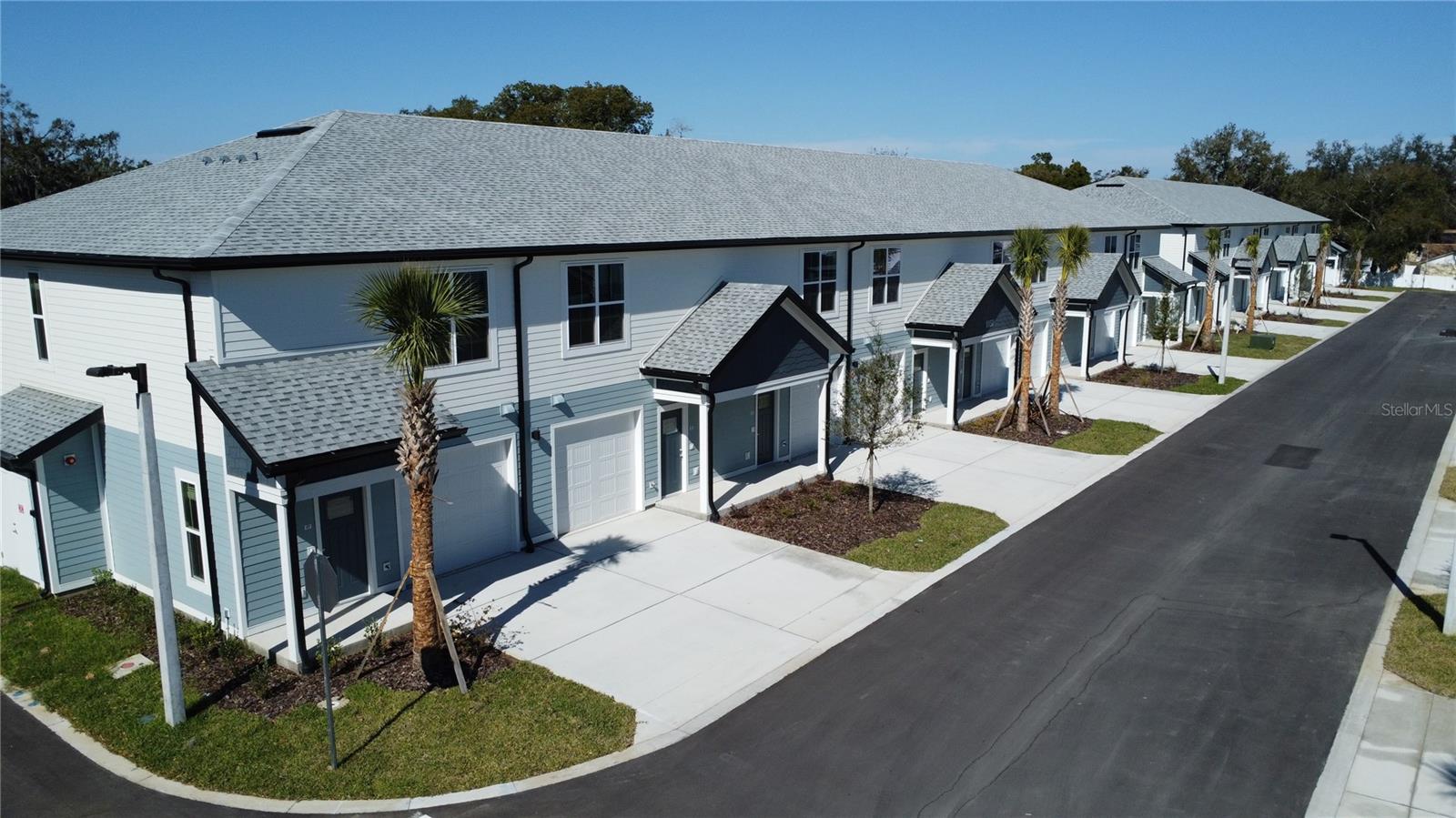 1129 E CAROLINE ST, TAVARES, FL