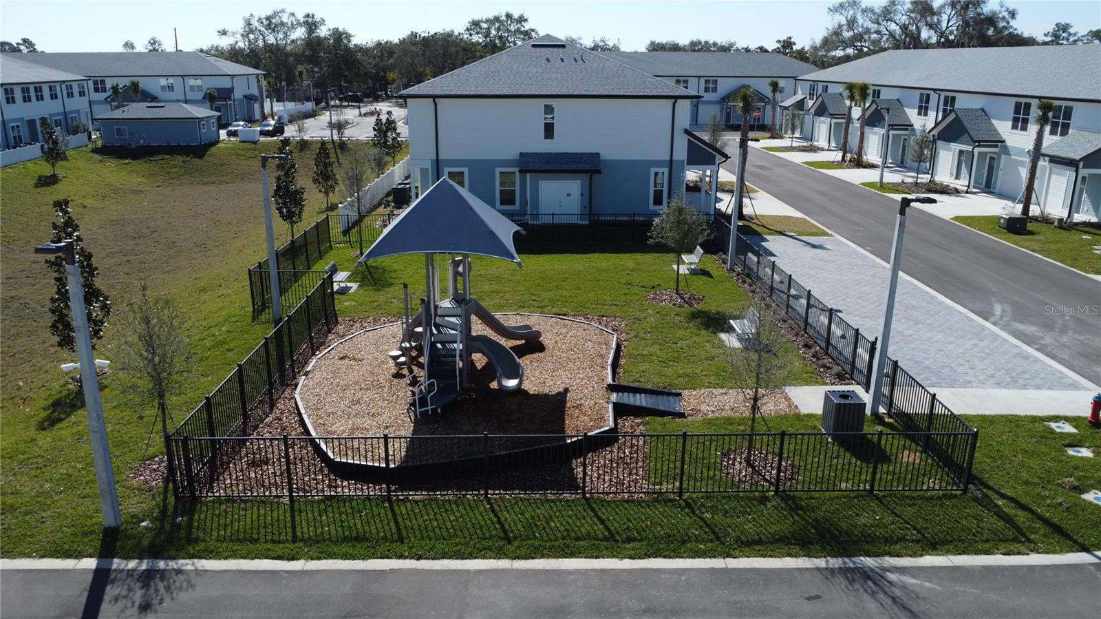 1147 E CAROLINE ST, TAVARES, FL — photo 24