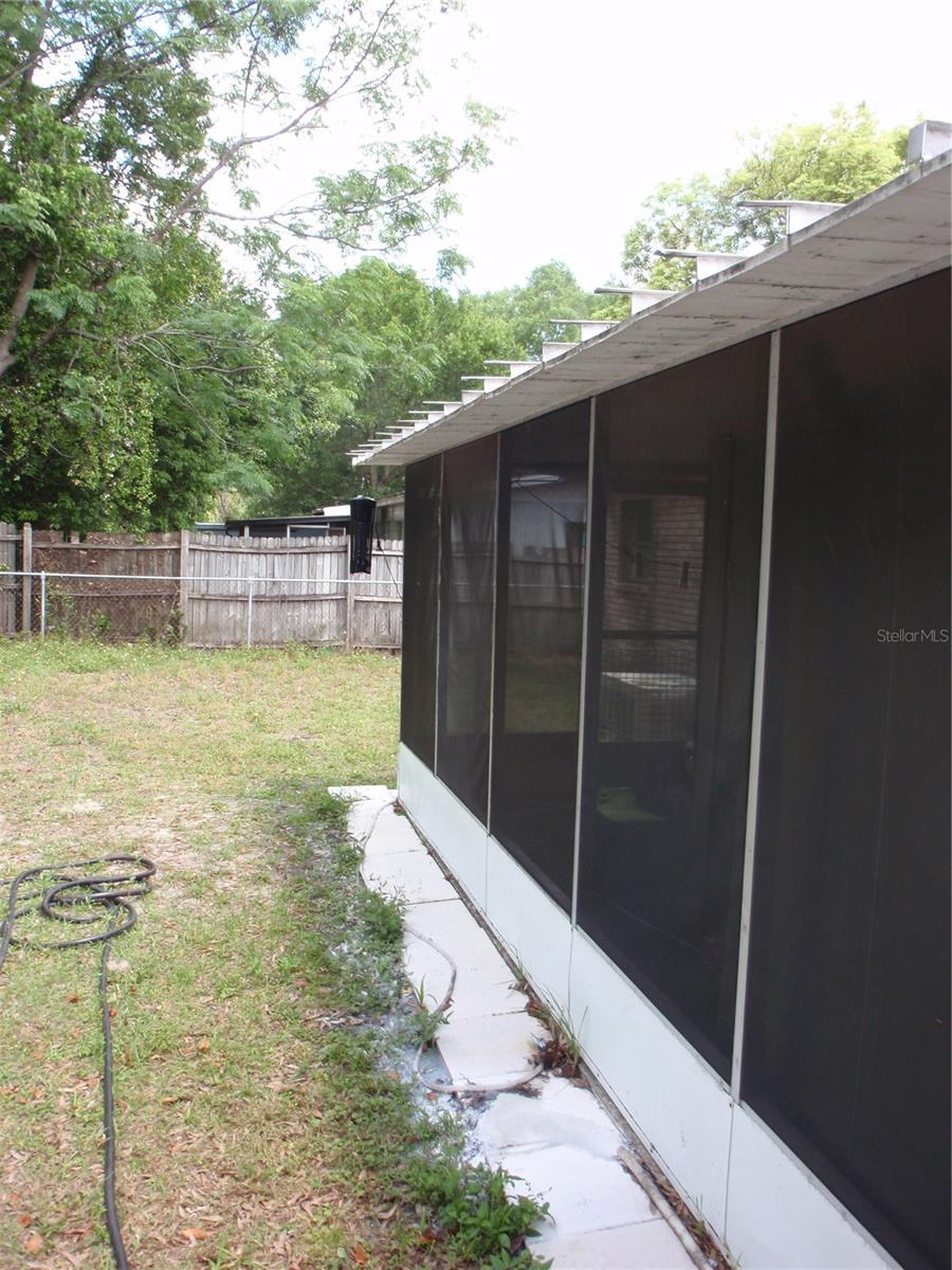 10406 N 26TH ST, TAMPA, FL — photo 2