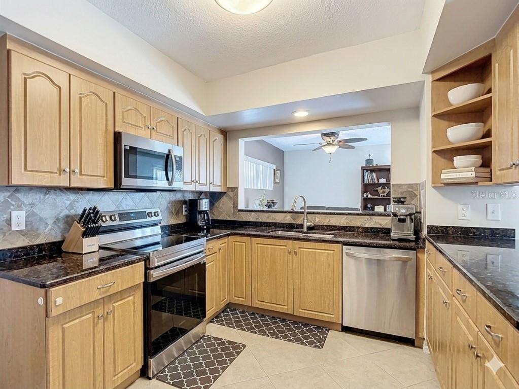 3114 W PARIS ST, TAMPA, FL — photo 3