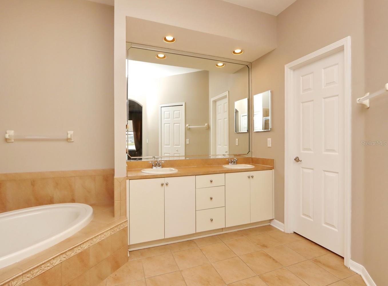 13714 ARTESA BELL DR, RIVERVIEW, FL — photo 7