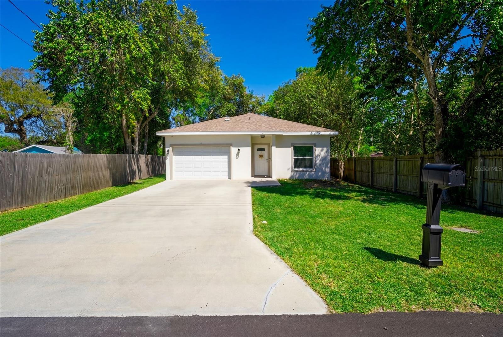 637 HOLMES AVE, DAYTONA BEACH, FL