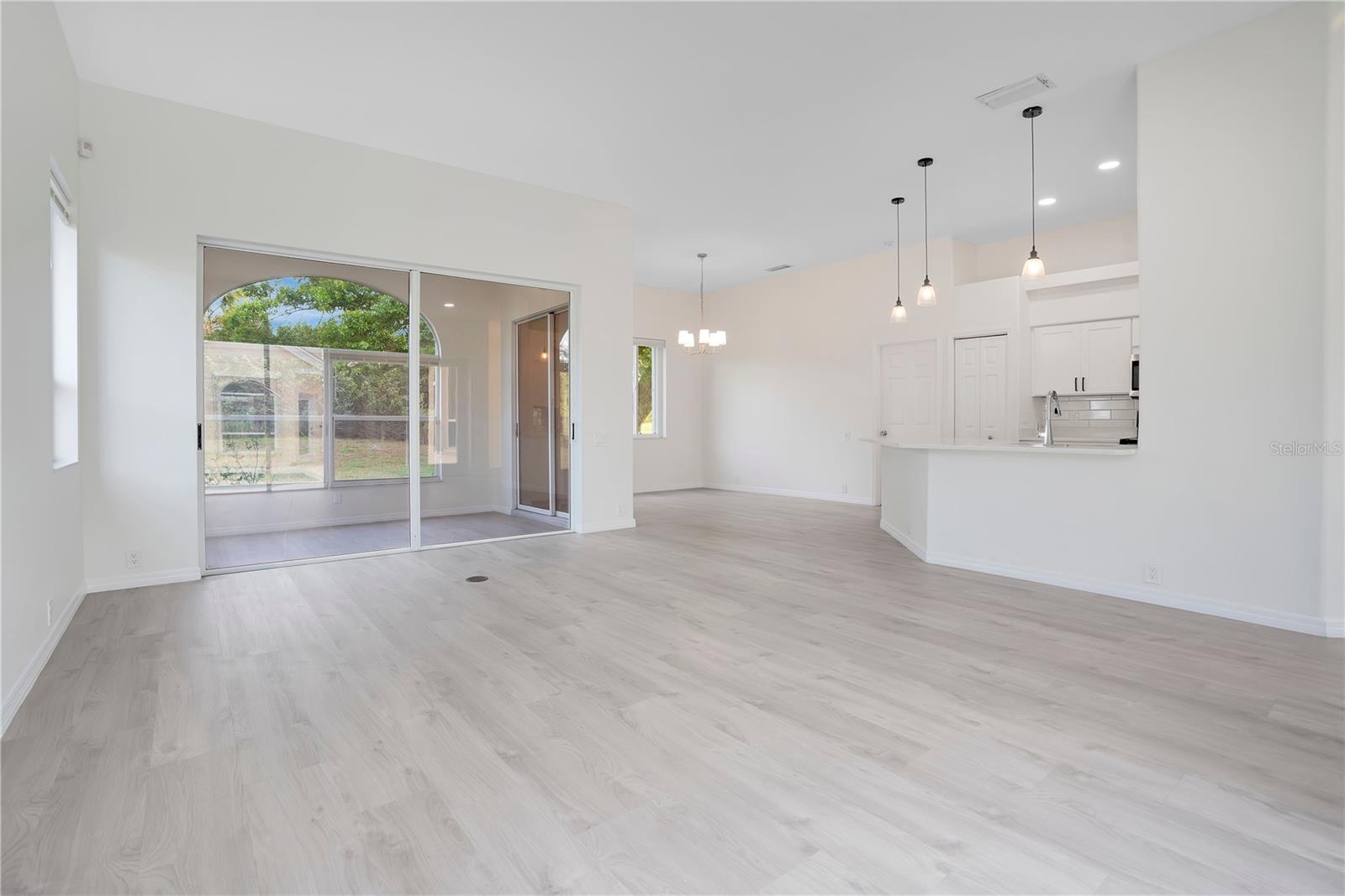 8533 GATEWAY CT, ENGLEWOOD, FL — photo 3