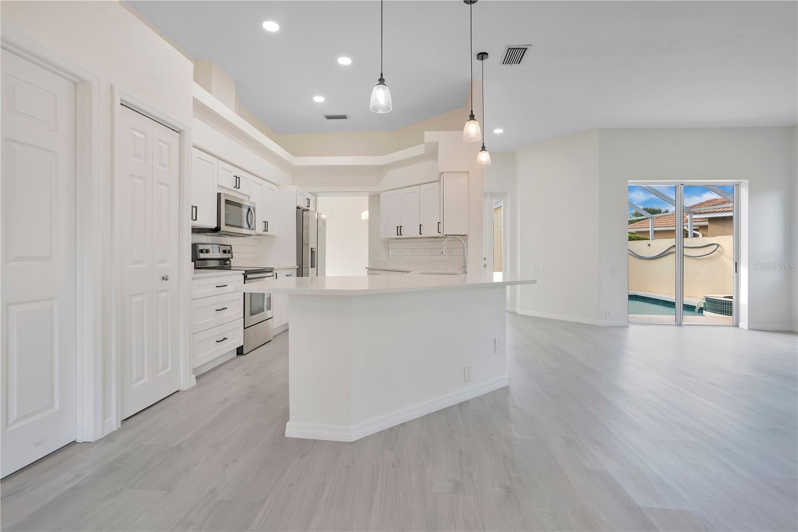 8533 GATEWAY CT, ENGLEWOOD, FL — photo 6