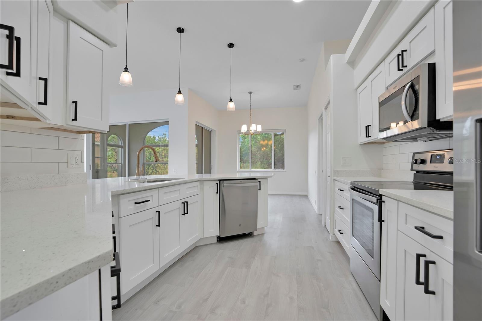 8533 GATEWAY CT, ENGLEWOOD, FL — photo 10
