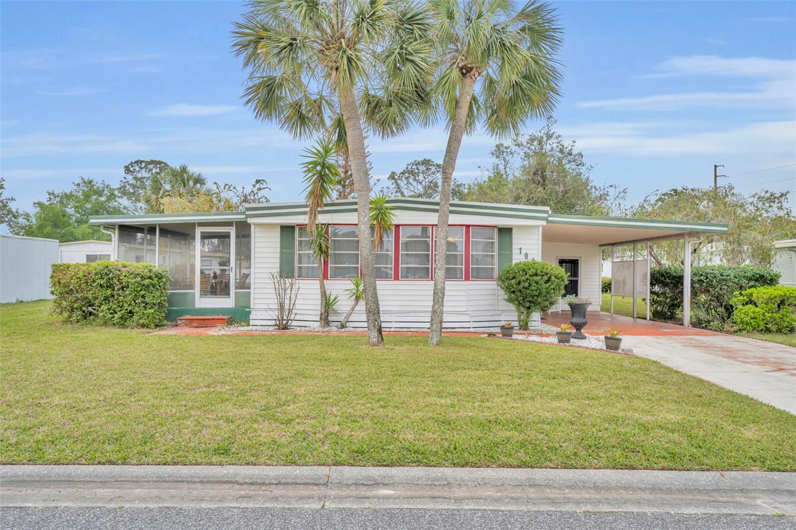 104 DIAMOND HEAD DR, LEESBURG, FL
