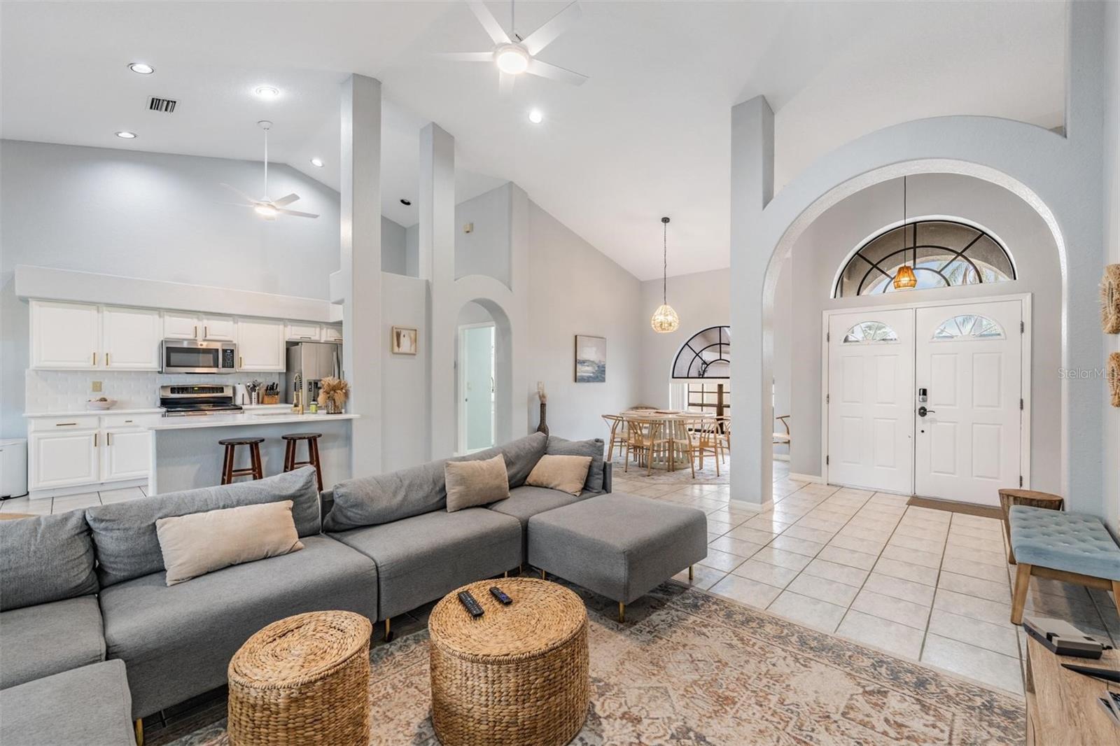 821 GREENVIEW DR, APOLLO BEACH, FL — photo 3