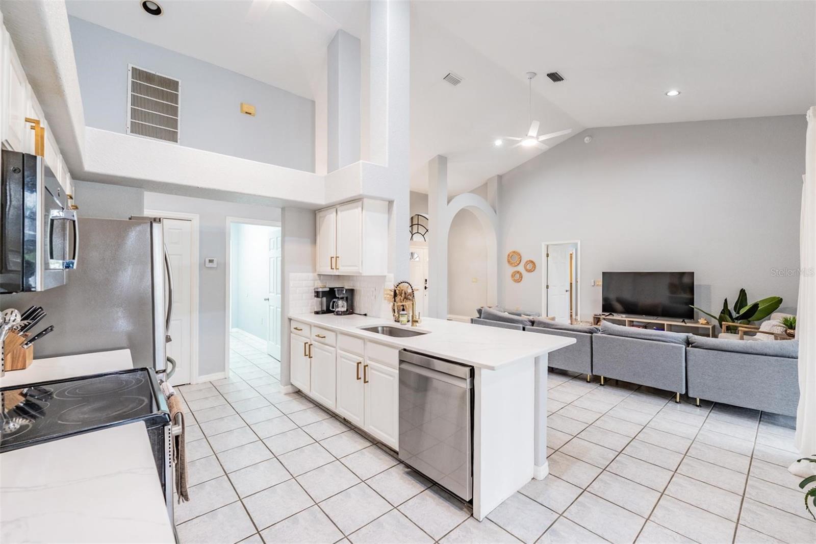 821 GREENVIEW DR, APOLLO BEACH, FL — photo 6