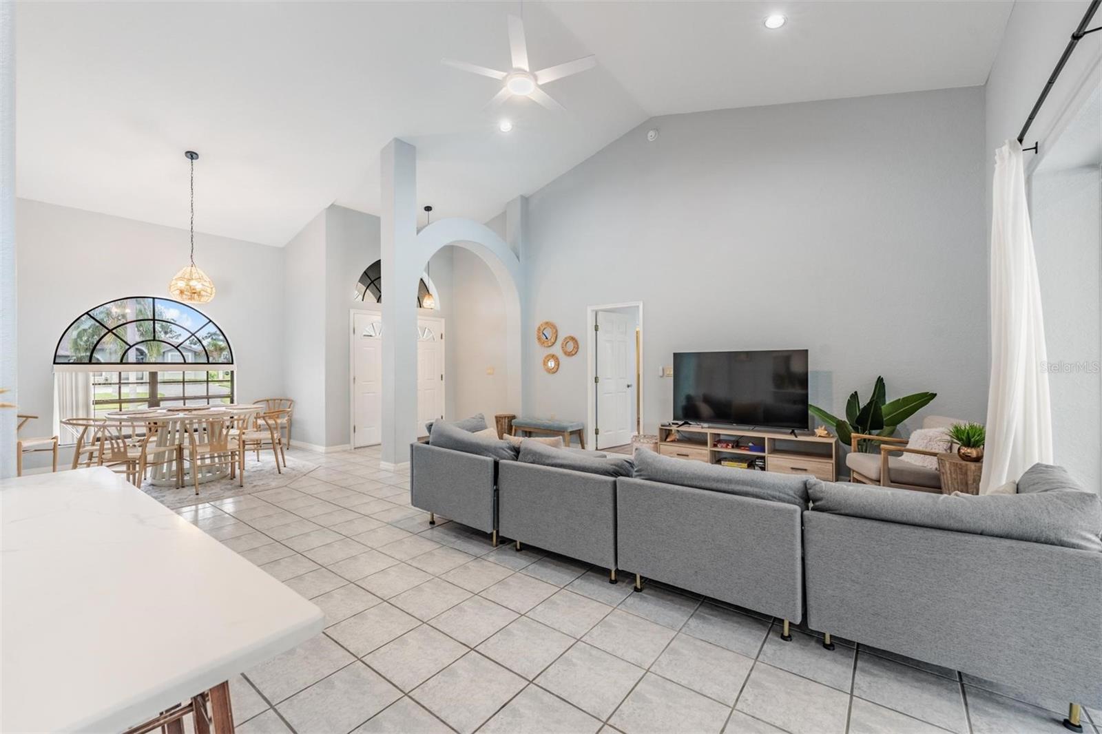 821 GREENVIEW DR, APOLLO BEACH, FL — photo 9