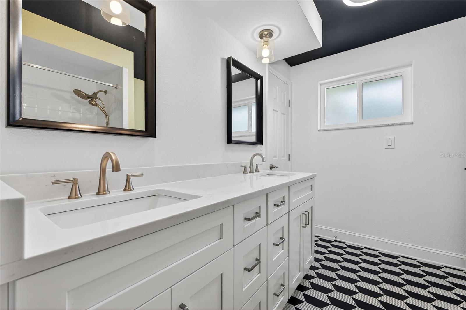 1435 48TH AVE NE, ST PETERSBURG, FL — photo 30
