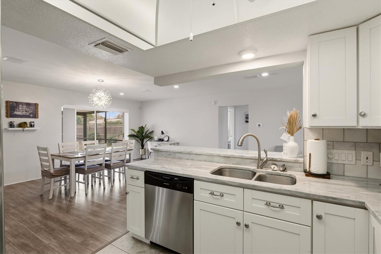 3310 SIESTA DR, VENICE, FL — photo 15