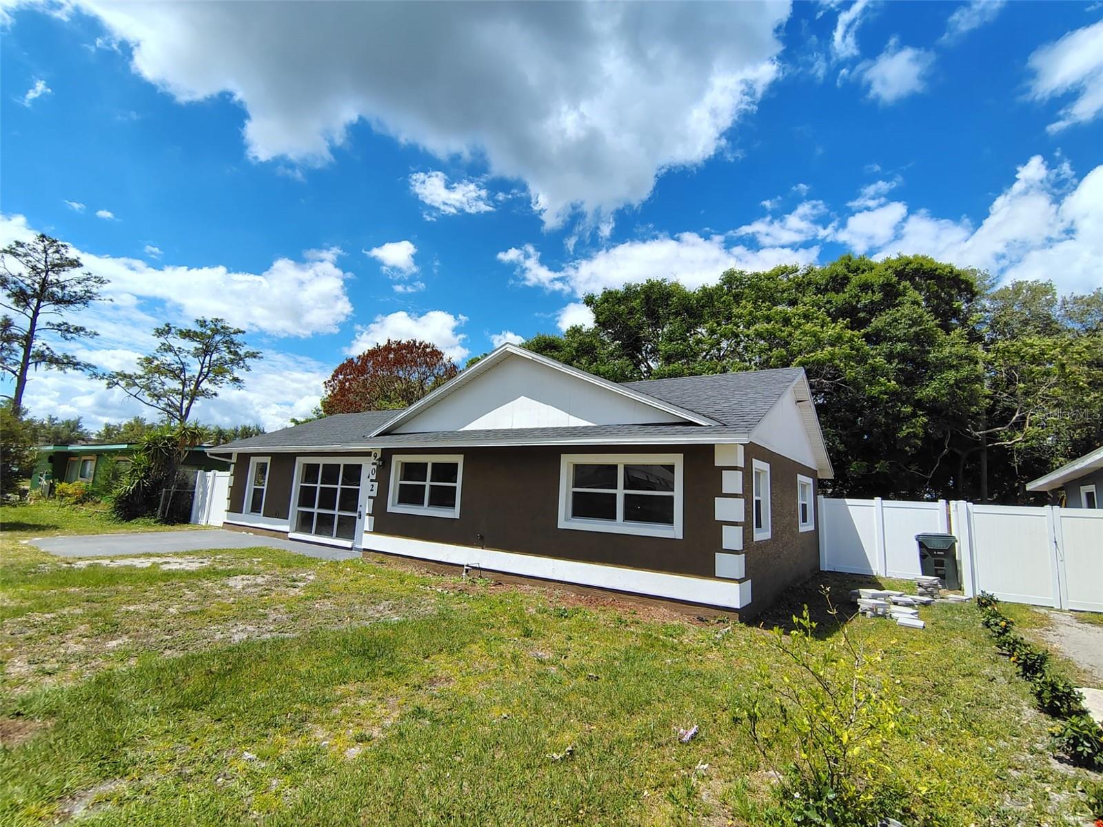 902 N THACKER AVE, KISSIMMEE, FL