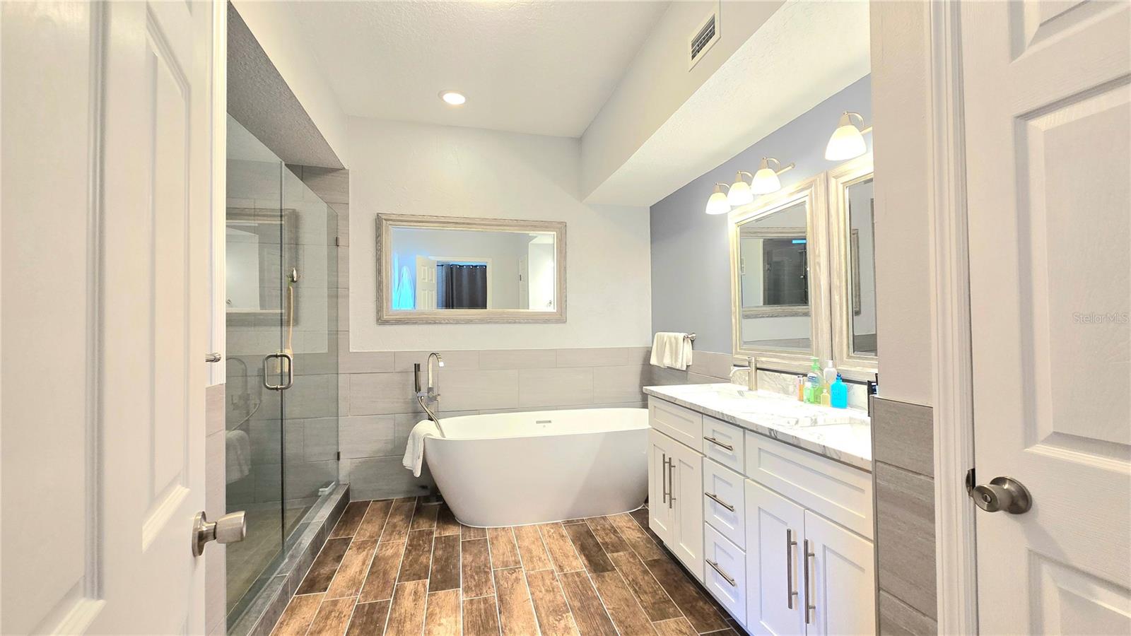 1806 LAGO VISTA BLVD, PALM HARBOR, FL — photo 11