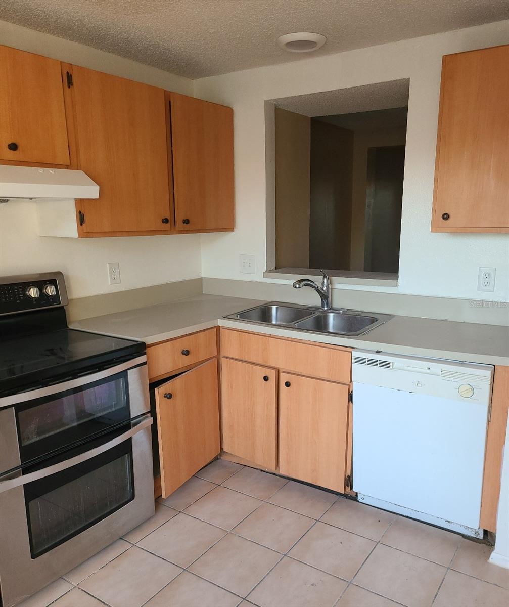 4916 SILVER OAKS VLG #E, ORLANDO, FL — photo 2