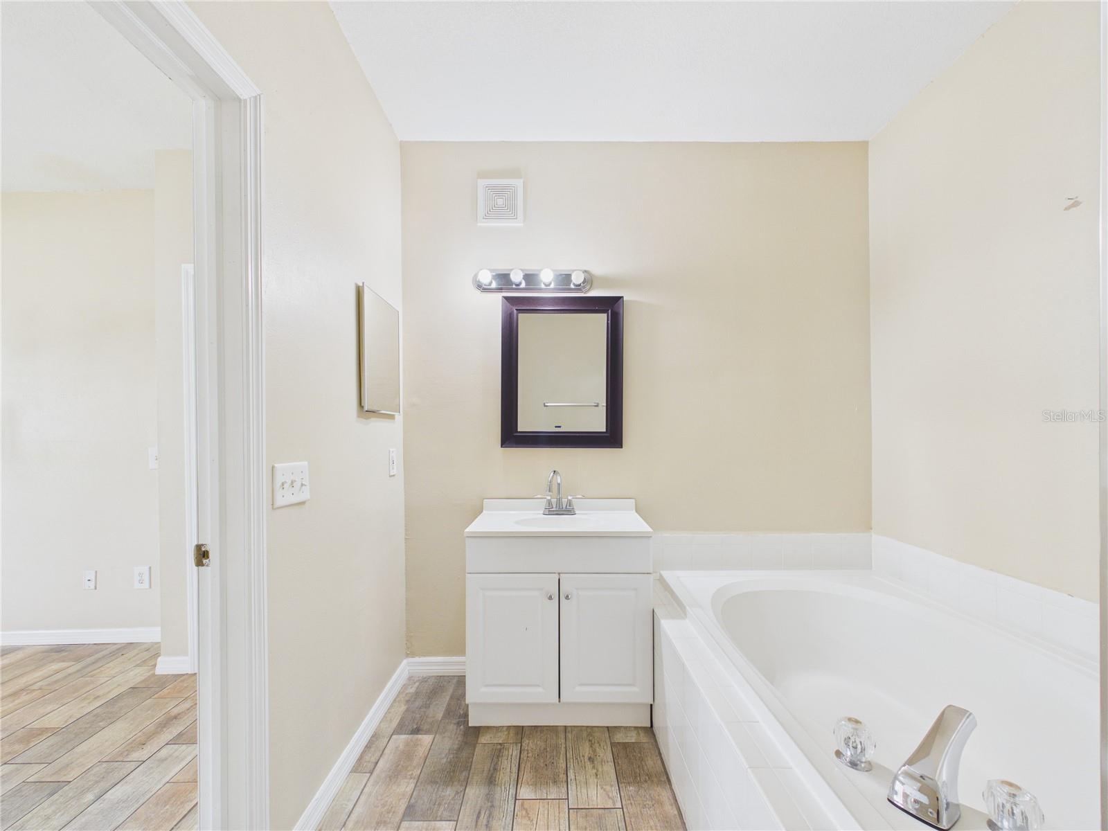 16305 ENCLAVE VILLAGE DR #102, TAMPA, FL — photo 29