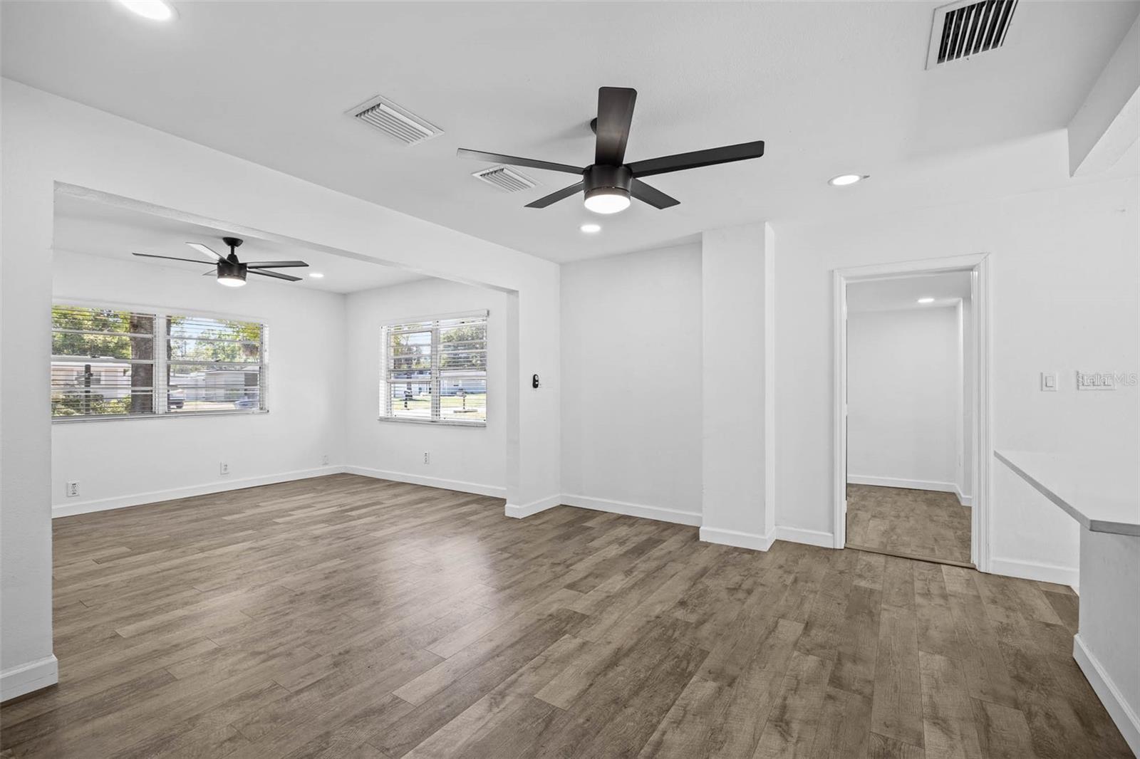 4427 W OKLAHOMA AVE, TAMPA, FL — photo 7