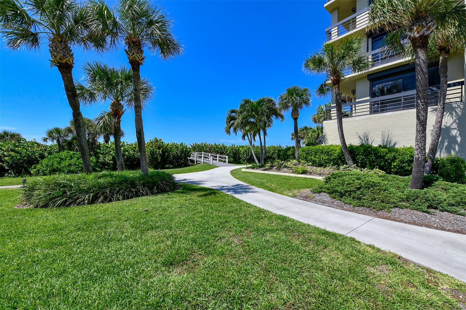 1085 GULF OF MEXICO DR #404, LONGBOAT KEY, FL — photo 38