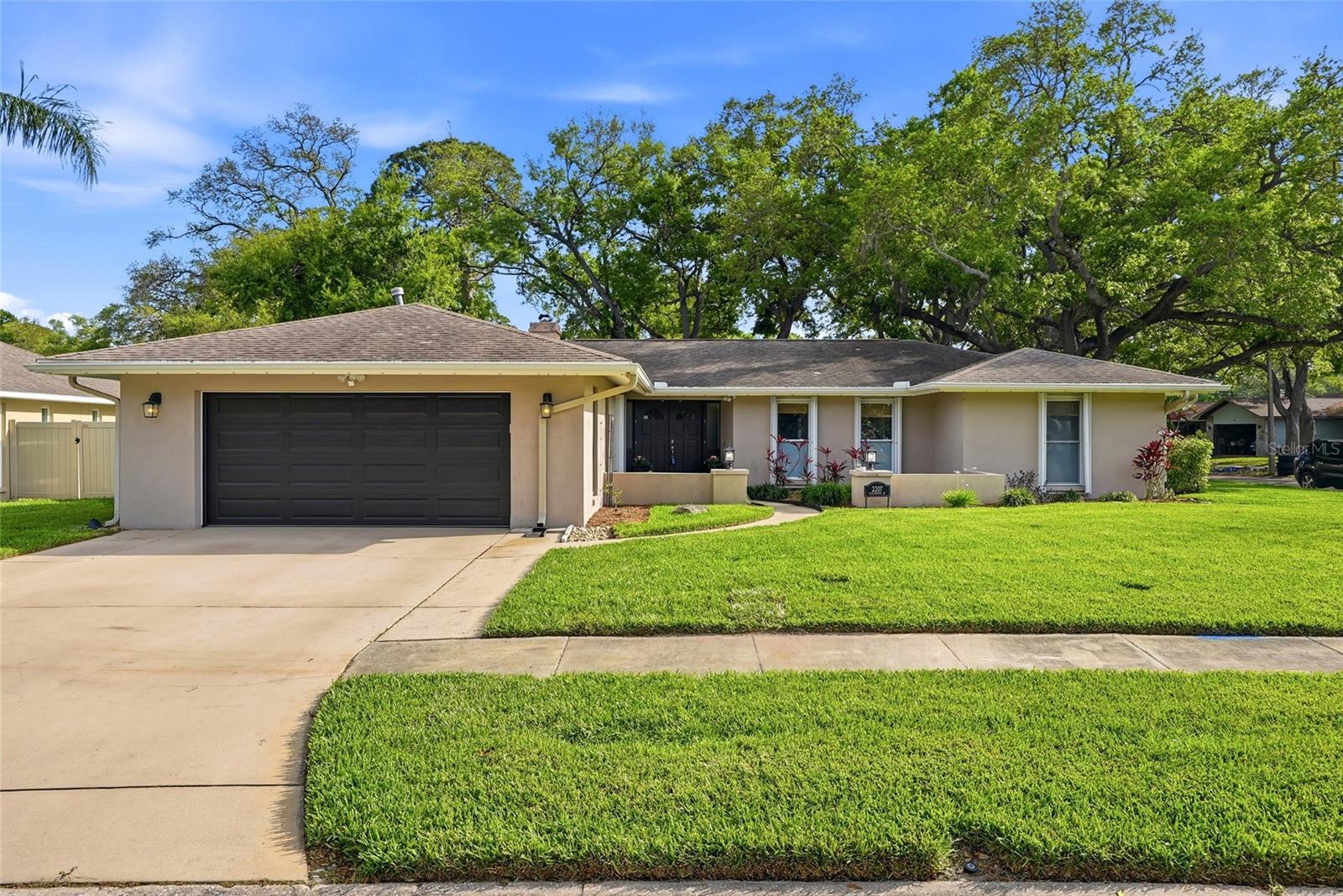 2207 WILLOWBROOK DR, CLEARWATER, FL — photo 2