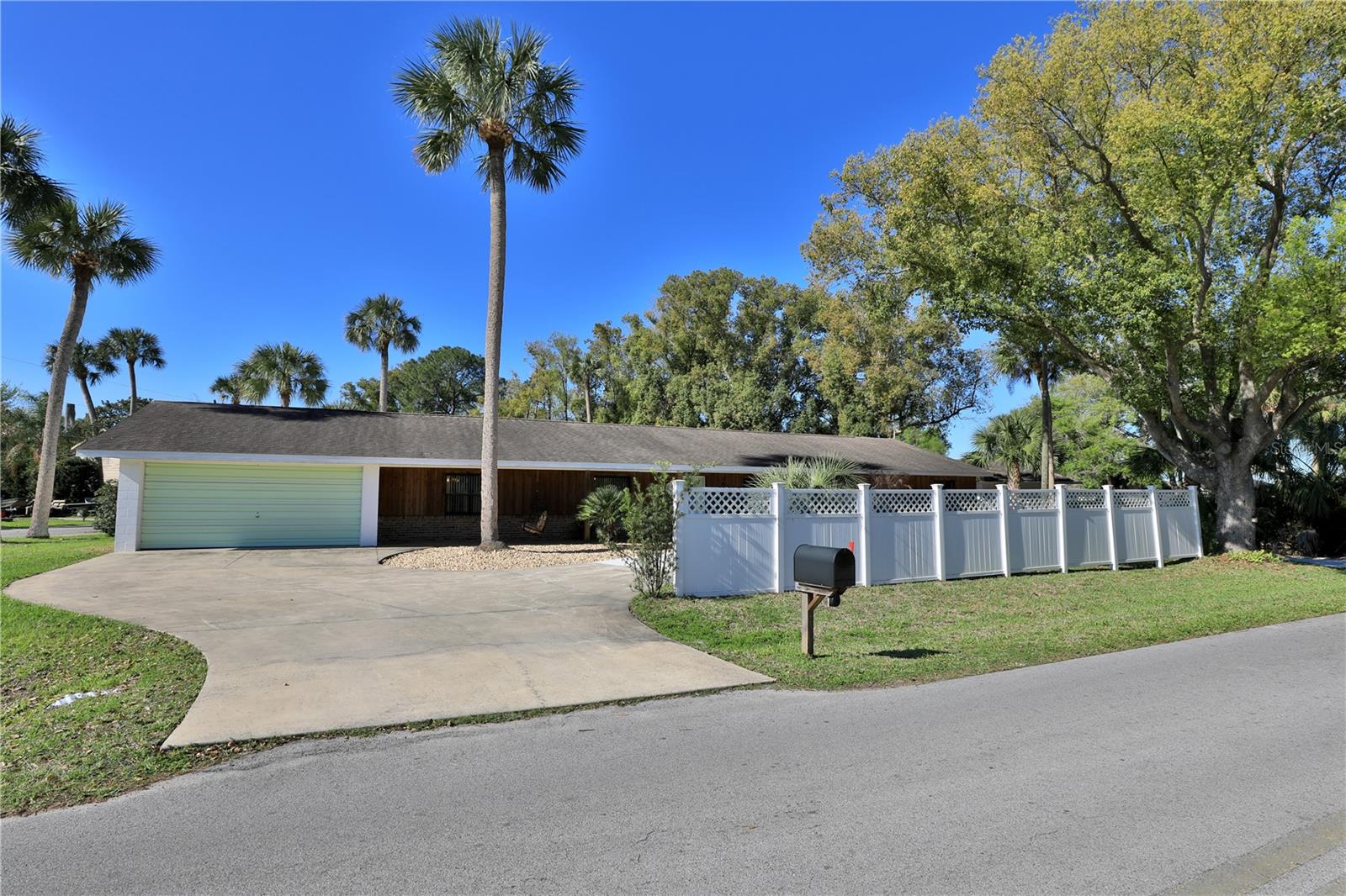 11230 SE TIMUCUAN RD, SUMMERFIELD, FL — photo 2