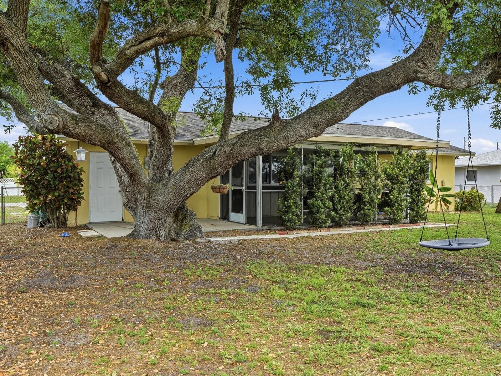 755 HARTFORD DR NW, PORT CHARLOTTE, FL — photo 22