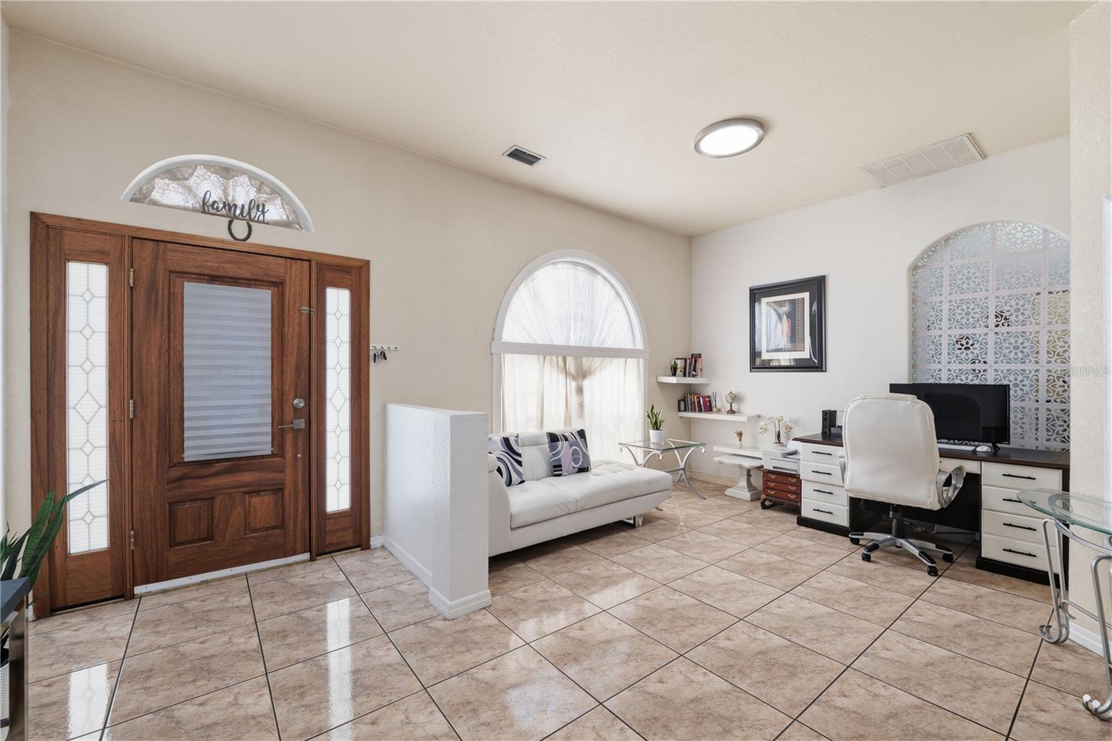 1907 W MOHAWK AVE, TAMPA, FL — photo 2