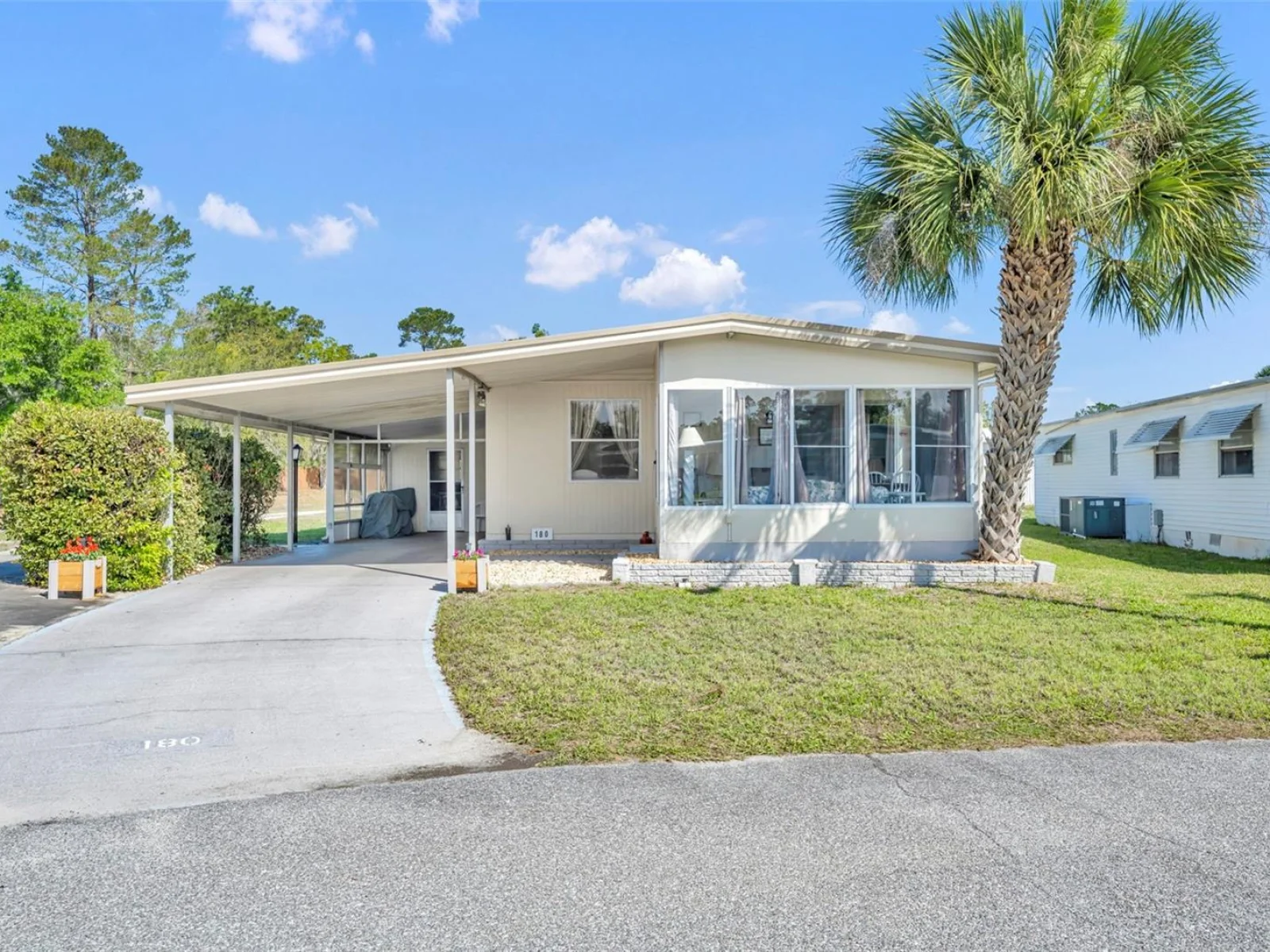 180 PARADISE N, LEESBURG, FL — photo 1