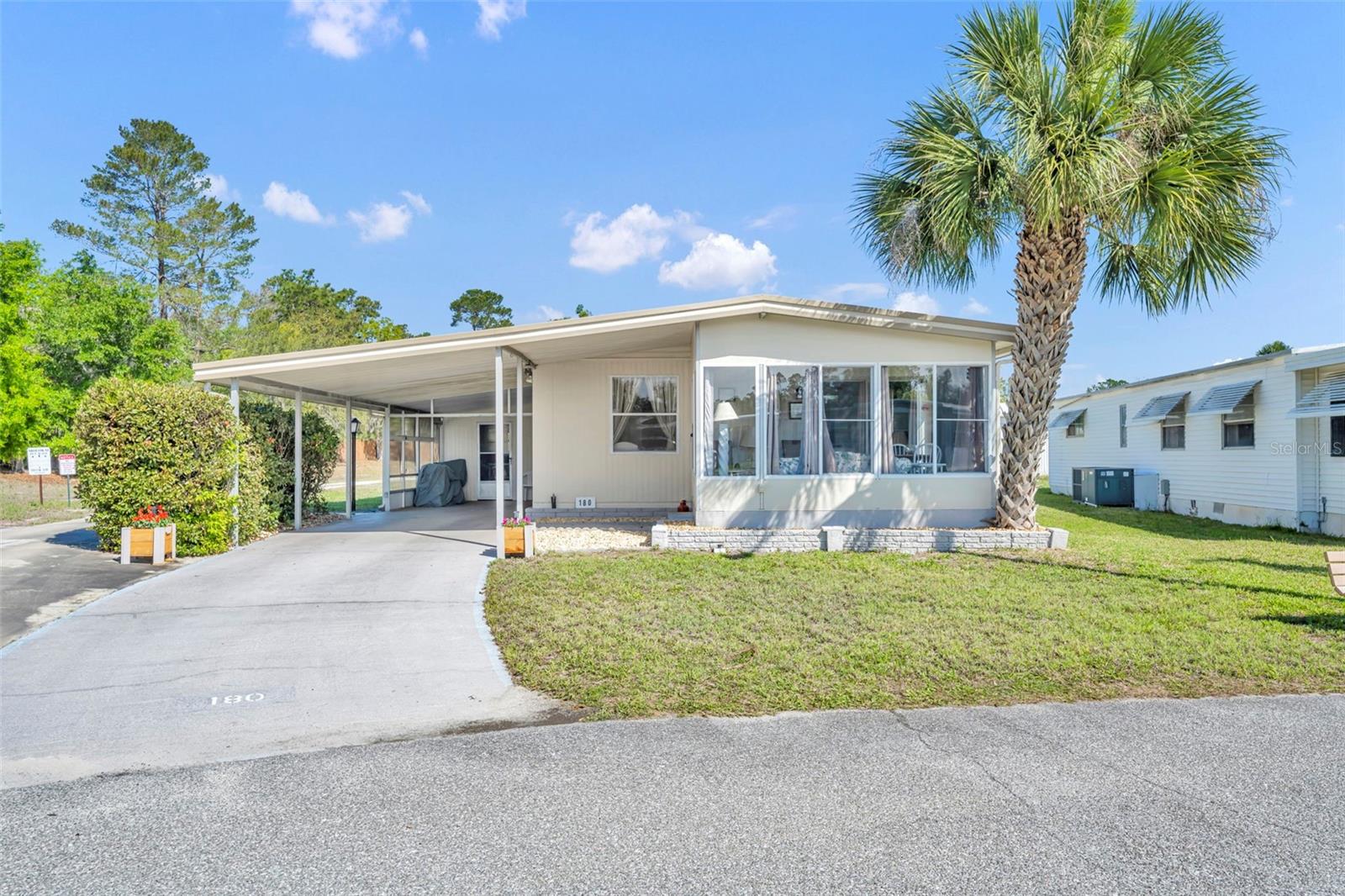 180 PARADISE N, LEESBURG, FL