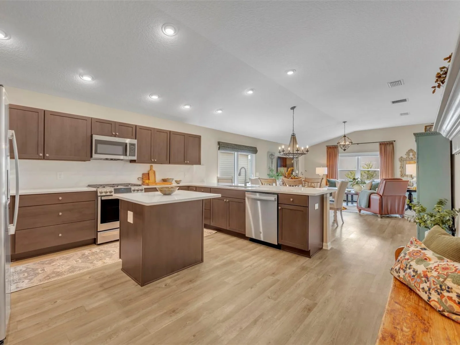 1640 OLIVIA TER, THE VILLAGES, FL — photo 23