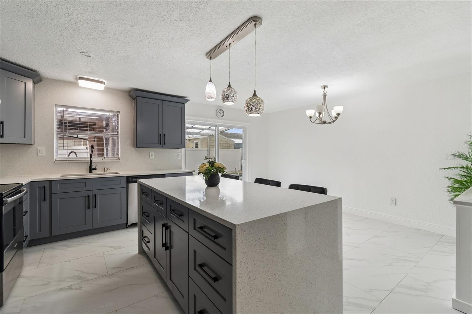 5803 TAMPA SHORES BLVD, TAMPA, FL — photo 9