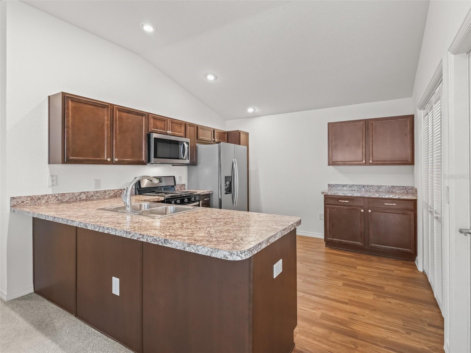 5719 SPARTINA TER, THE VILLAGES, FL — photo 12