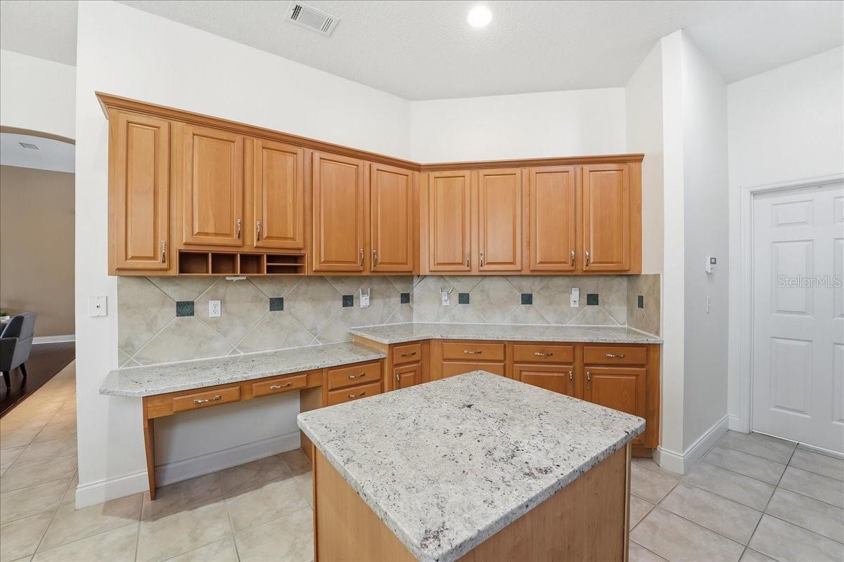 10926 WOODCHASE CIR, ORLANDO, FL — photo 32