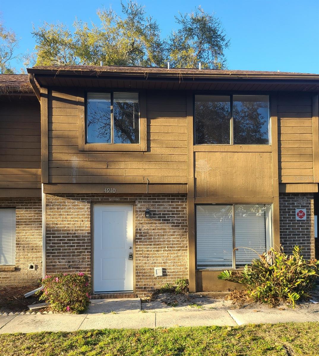 4910 SILVER OAKS VLG #B, ORLANDO, FL