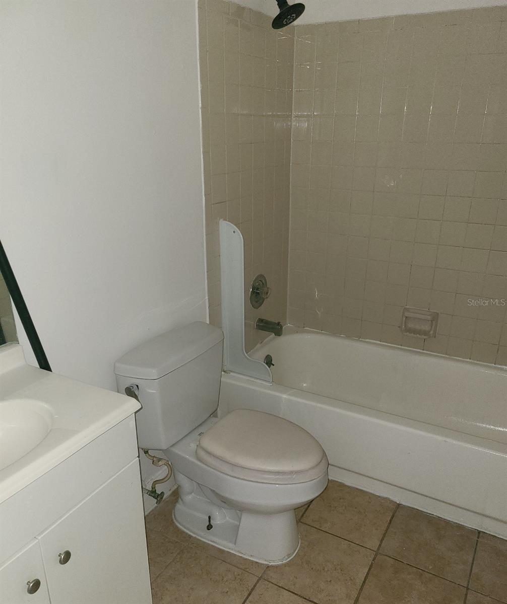 4910 SILVER OAKS VLG #B, ORLANDO, FL — photo 13