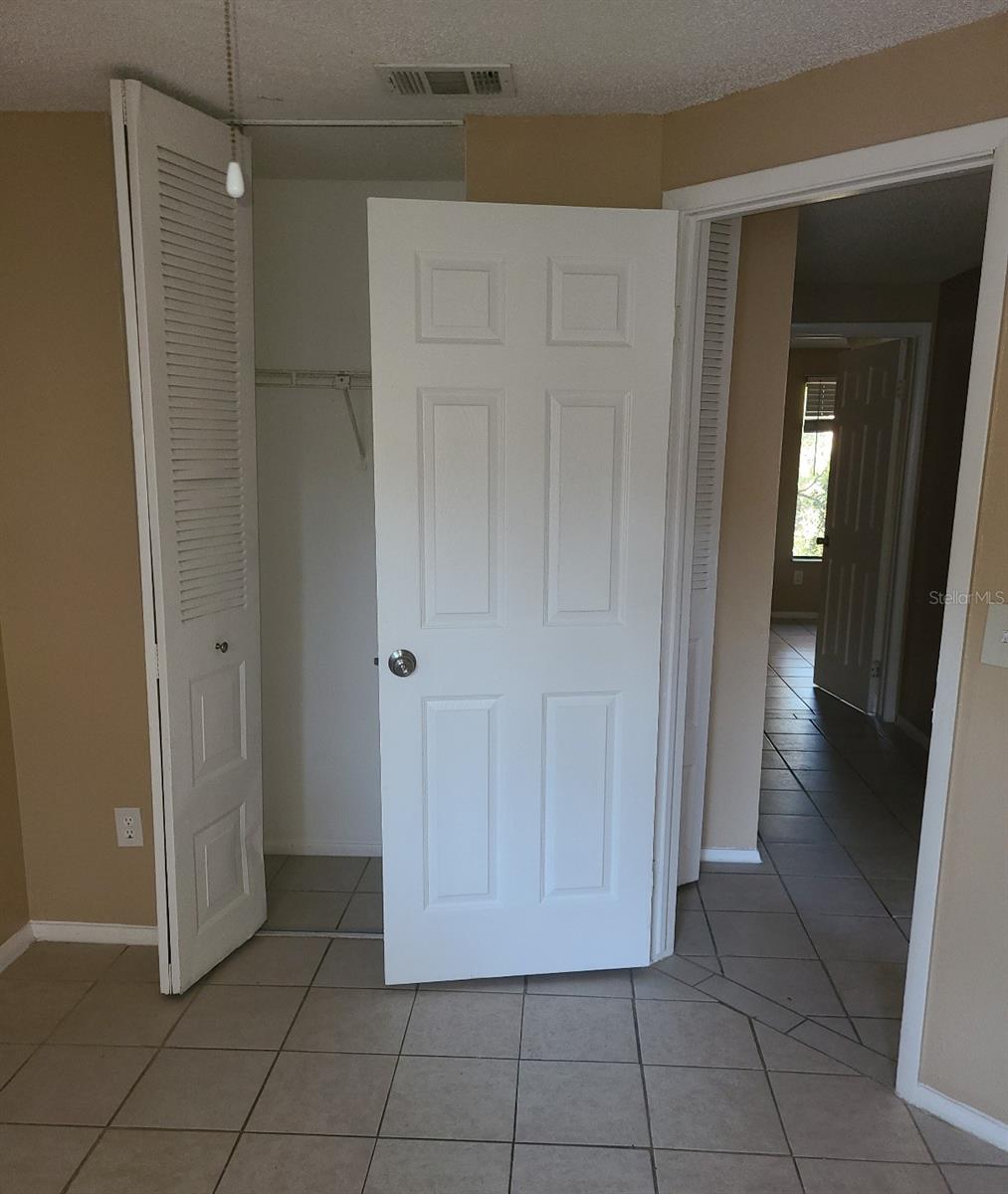 4910 SILVER OAKS VLG #B, ORLANDO, FL — photo 17
