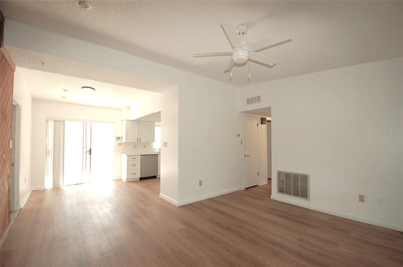 1201 S BETTY LN, CLEARWATER, FL — photo 2
