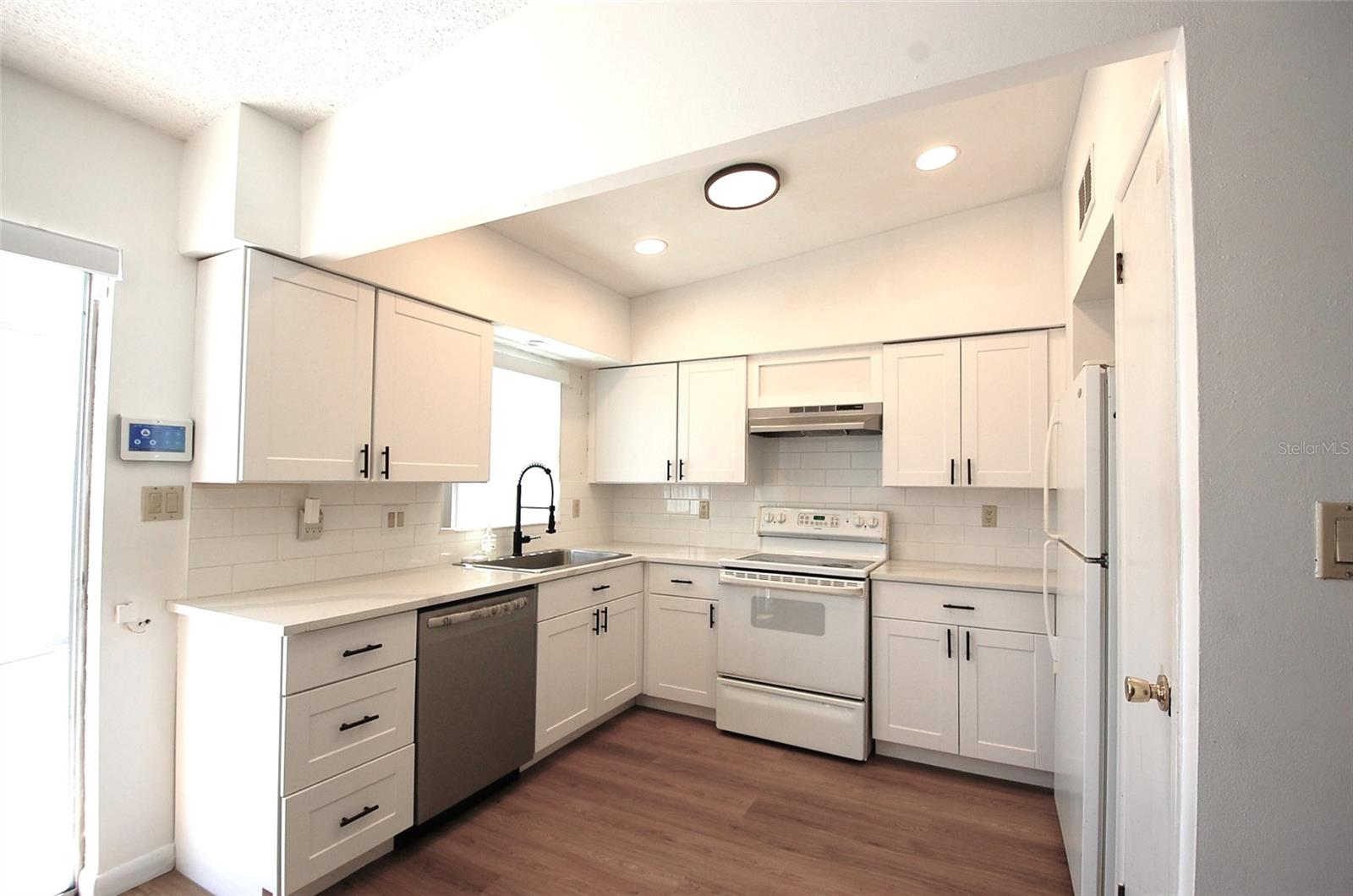 1201 S BETTY LN, CLEARWATER, FL — photo 3