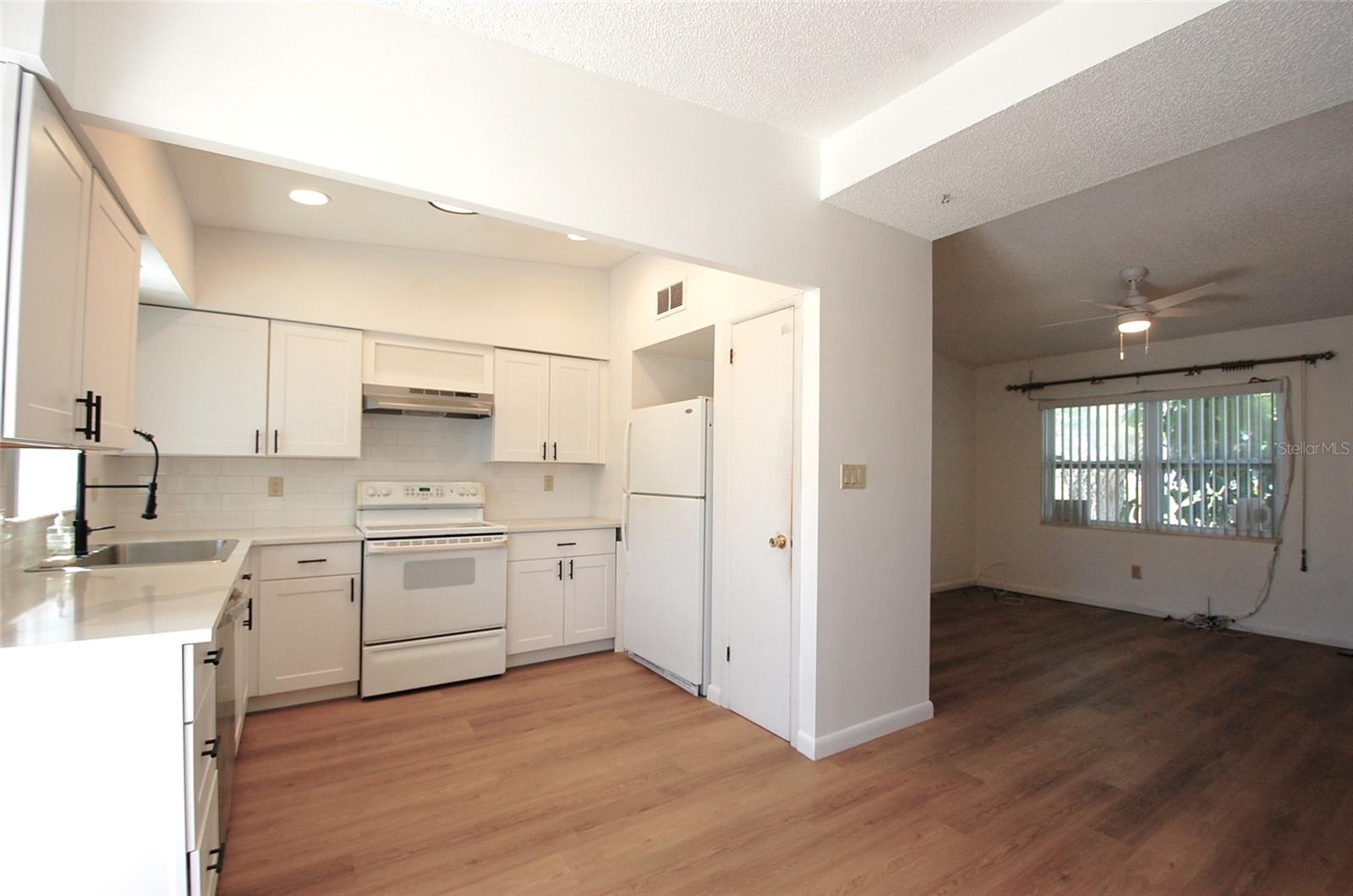 1201 S BETTY LN, CLEARWATER, FL — photo 4
