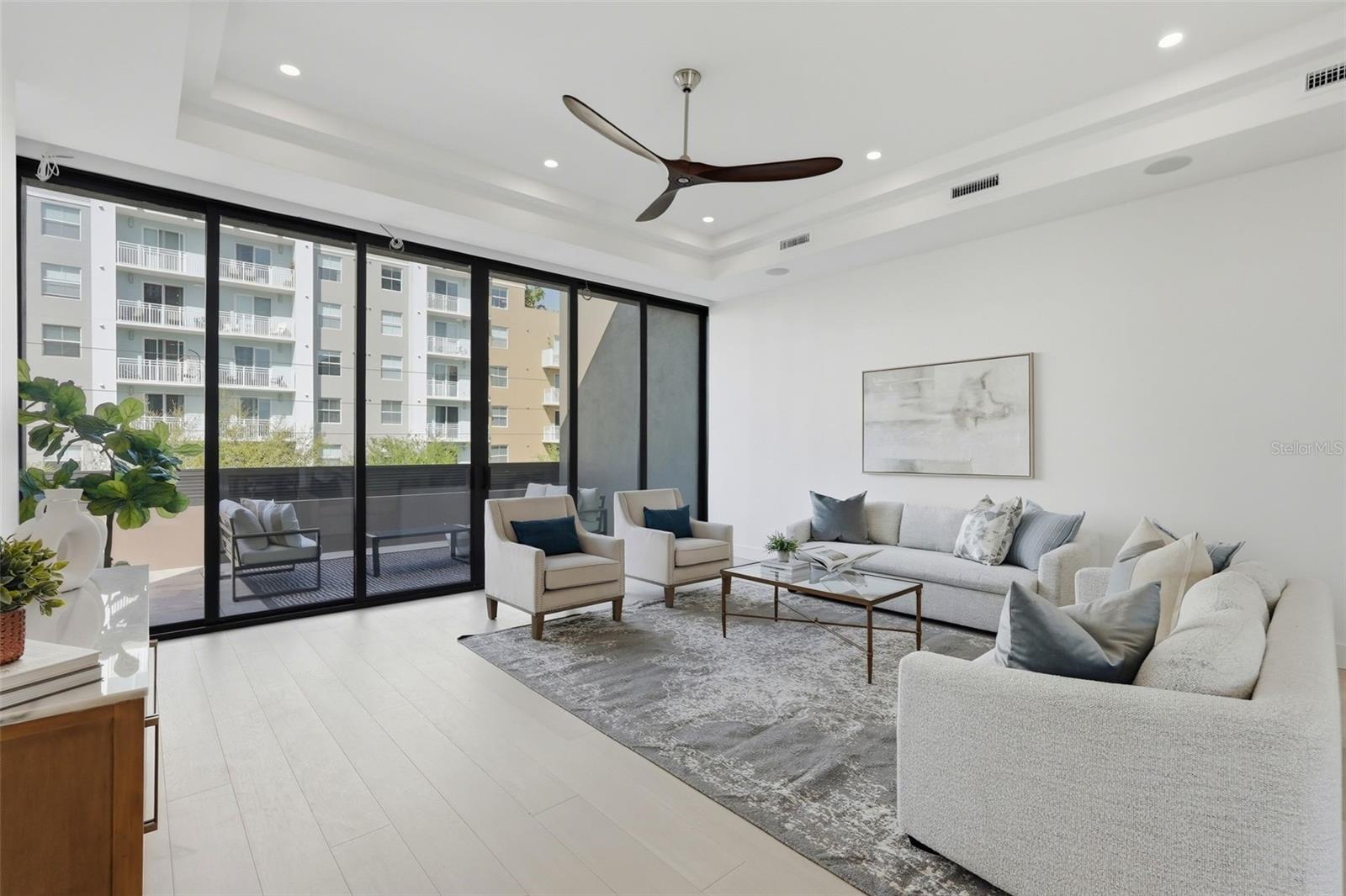 321 2ND ST N, ST PETERSBURG, FL — photo 3