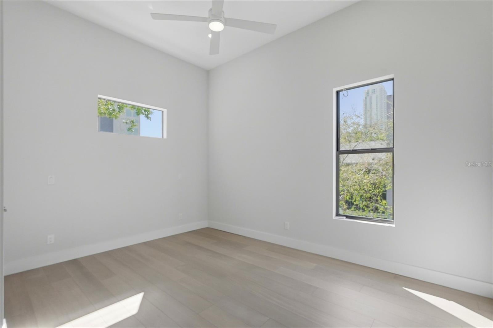 321 2ND ST N, ST PETERSBURG, FL — photo 30