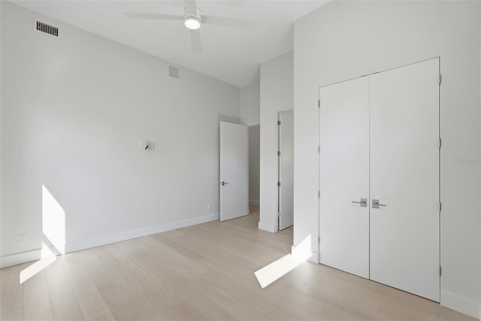 321 2ND ST N, ST PETERSBURG, FL — photo 31