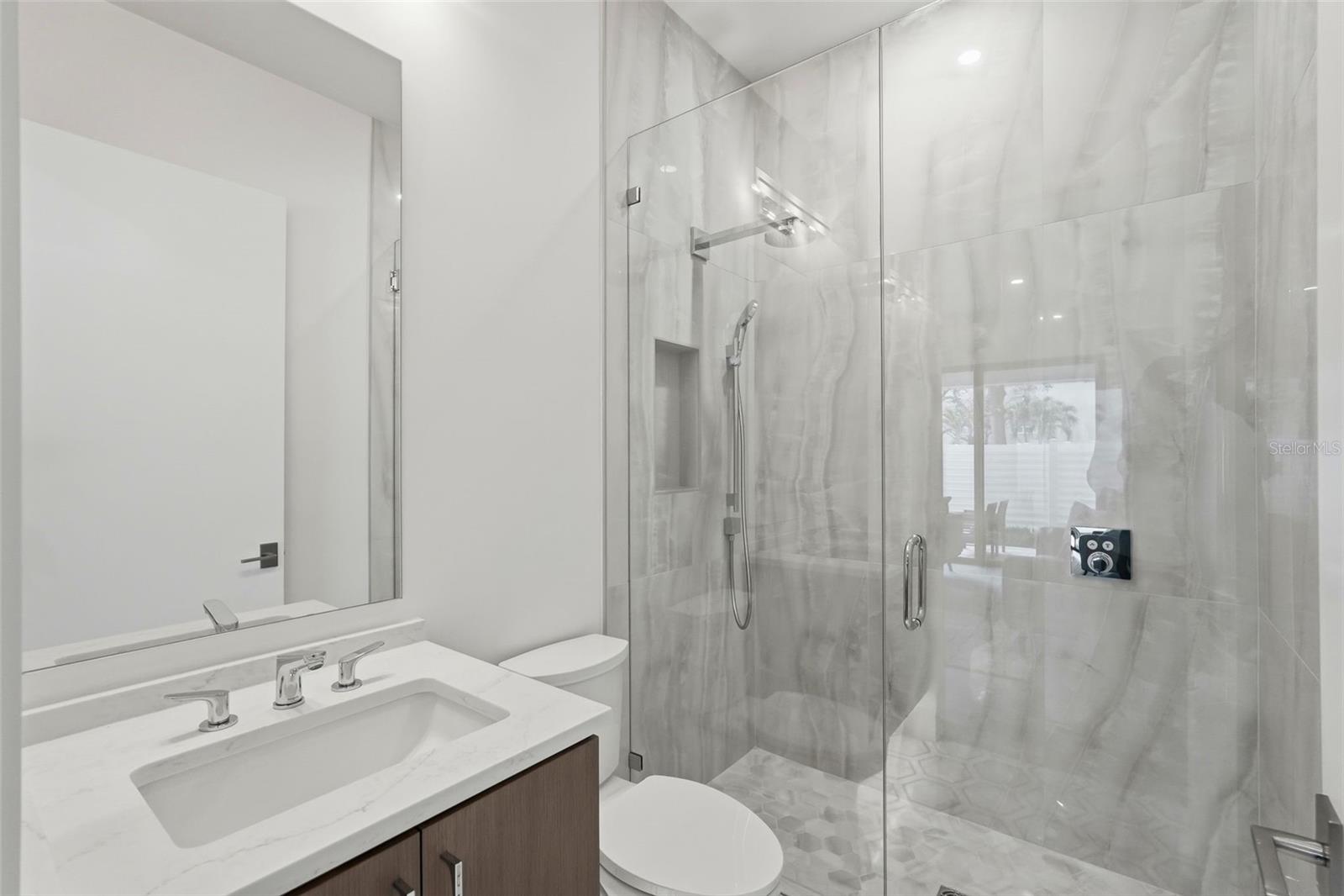 321 2ND ST N, ST PETERSBURG, FL — photo 36