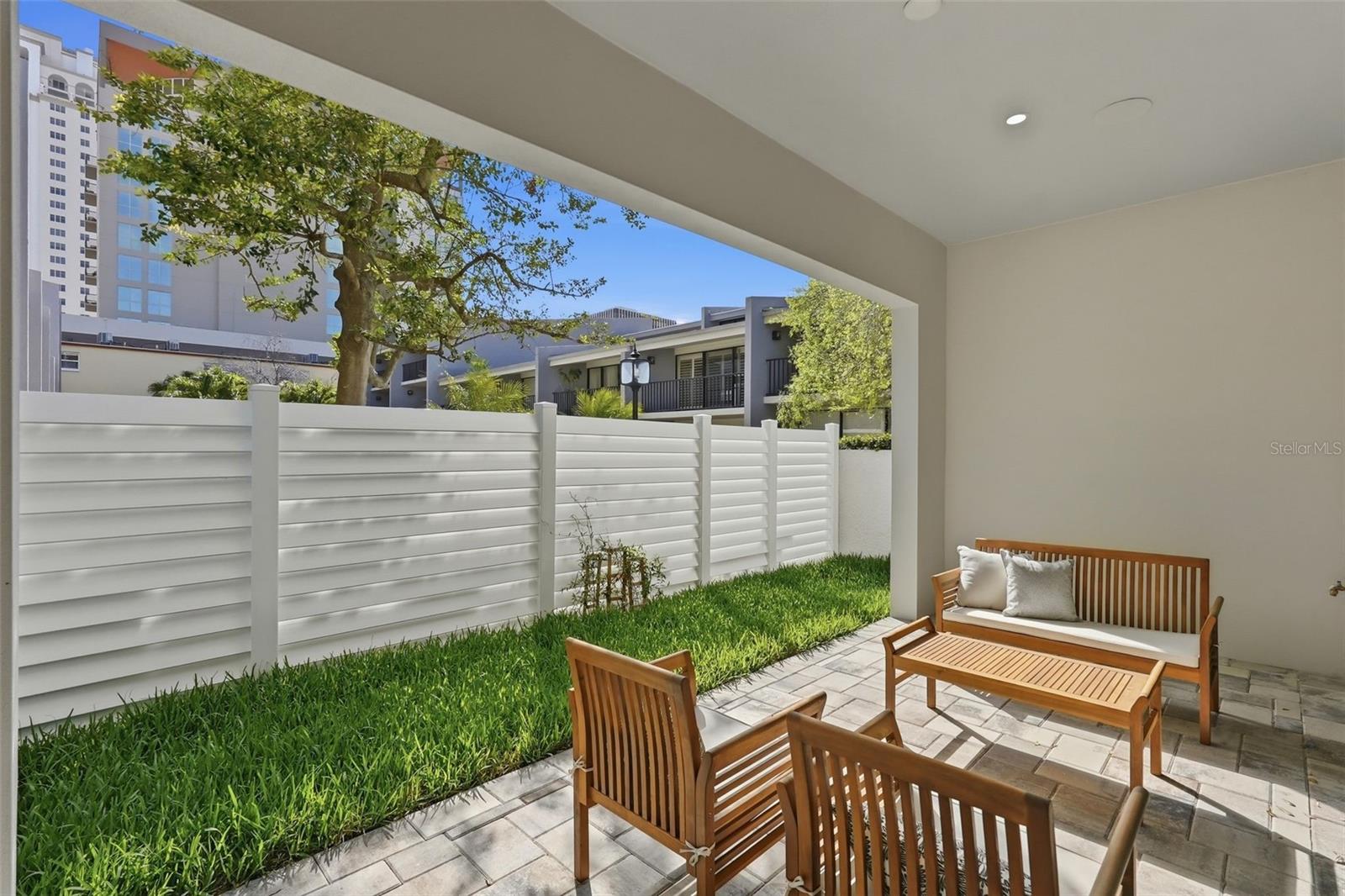 321 2ND ST N, ST PETERSBURG, FL — photo 37