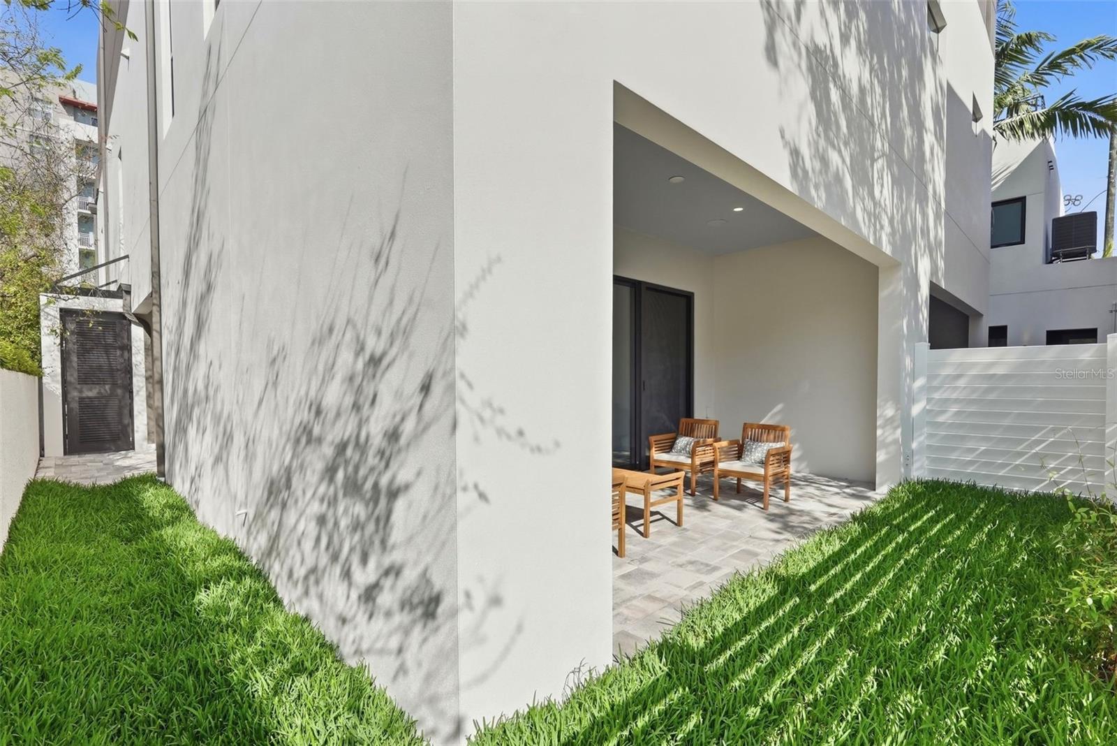 321 2ND ST N, ST PETERSBURG, FL — photo 39