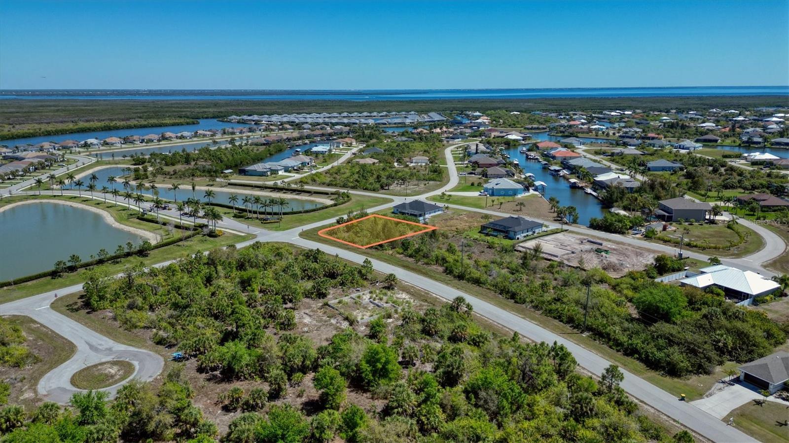 8062 CAROLINE DR, PORT CHARLOTTE, FL — photo 2