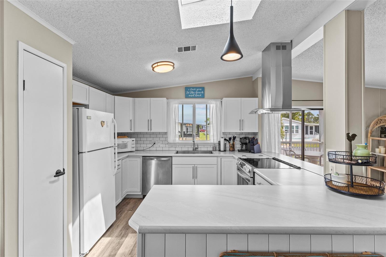 611 LA JOLLA CIR, NORTH PORT, FL — photo 4