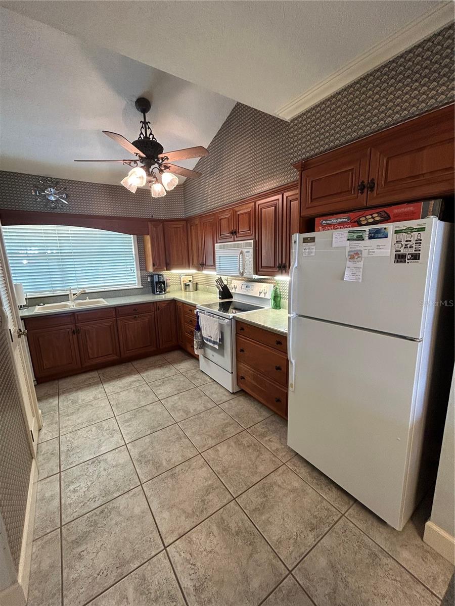 11001 SE SUNSET HARBOR RD #A04, SUMMERFIELD, FL — photo 3