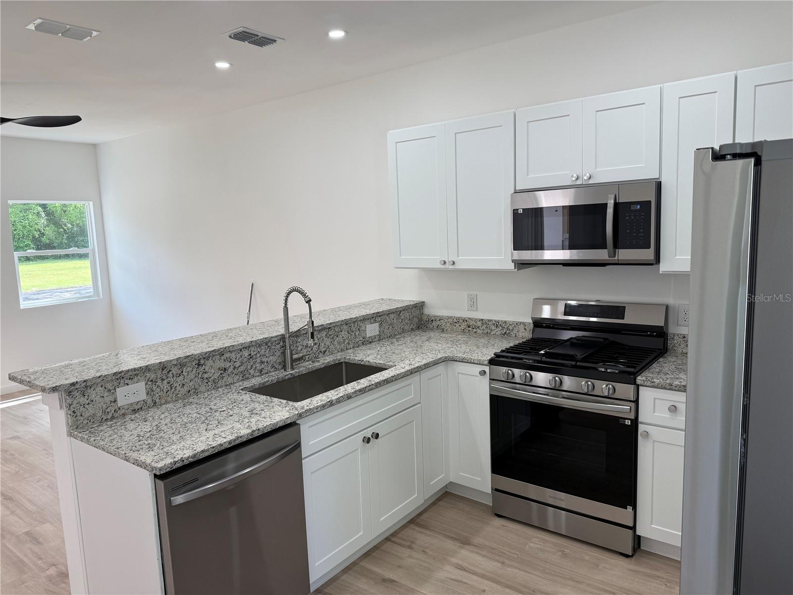 318 SE 6TH ST, WILLISTON, FL — photo 8